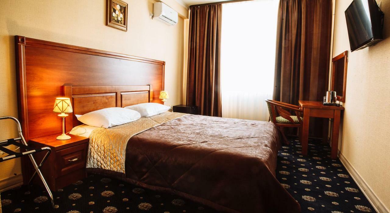 Отельно-Ресторанный Комплекс Златогор Lubny Extérieur photo